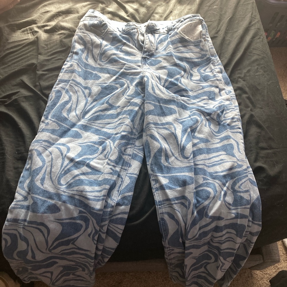 Graphic Jeans